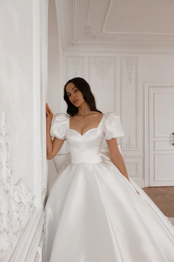 Olivia Bottega Aurora #11 frontface vertical cropped thumbnail