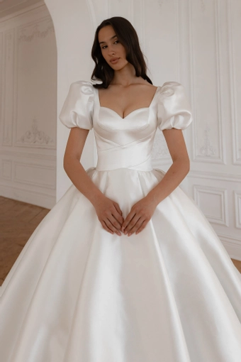 Olivia Bottega Aurora #12 frontface vertical cropped thumbnail