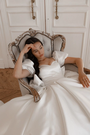 Olivia Bottega Aurora #9 frontface vertical cropped thumbnail