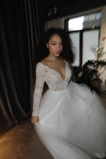 Olivia Bottega Aviv #11 frontface vertical cropped thumbnail