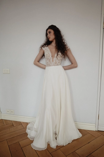 Olivia Bottega Aviv Fly #5 frontface vertical thumbnail