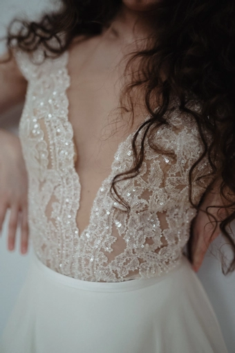 Olivia Bottega Aviv Fly #15 frontface vertical cropped thumbnail