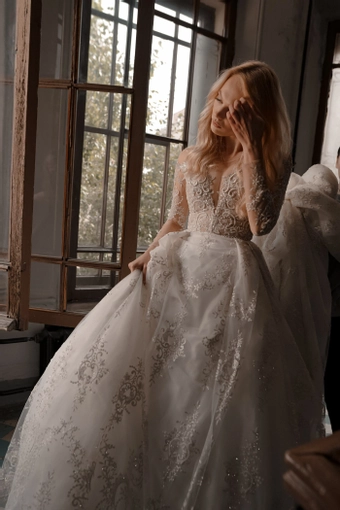 Olivia Bottega Batist #5 frontface vertical cropped thumbnail