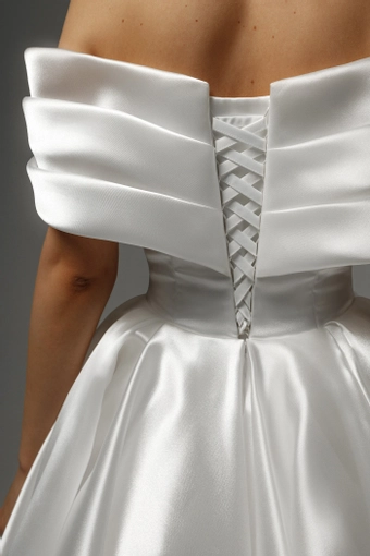 Olivia Bottega Beatrice #16 backface vertical cropped thumbnail