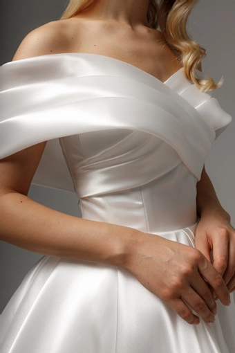 Olivia Bottega Beatrice #12 frontface vertical cropped thumbnail