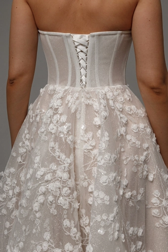 Olivia Bottega Betty #16 backface vertical cropped thumbnail