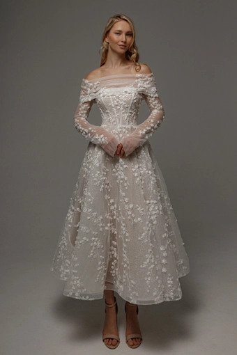 Olivia Bottega Betty #1 frontface vertical thumbnail