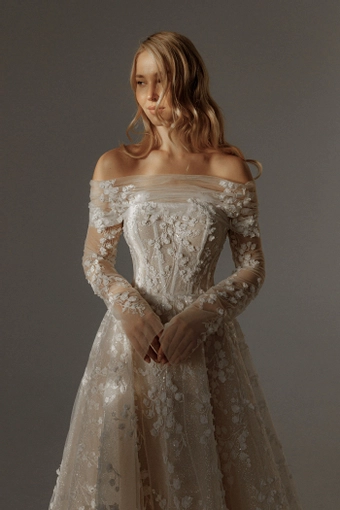 Olivia Bottega Betty #14 frontface vertical cropped thumbnail