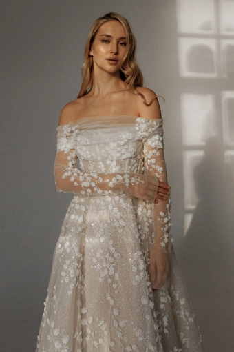 Olivia Bottega Betty #6 frontface vertical cropped thumbnail