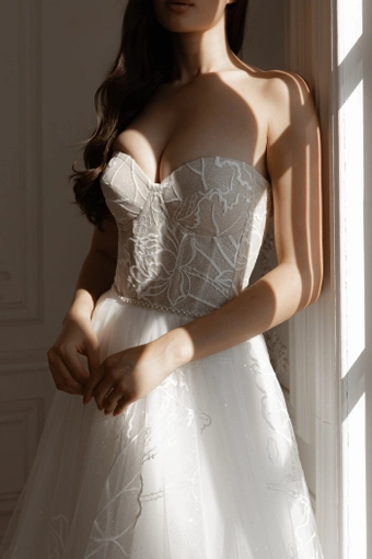 Olivia Bottega Blum Light Ivory #9 frontface vertical cropped thumbnail