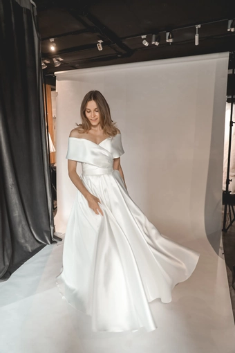 Olivia Bottega Cameron #1 frontface vertical thumbnail