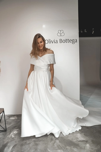 Olivia Bottega Cameron #3 frontface vertical thumbnail