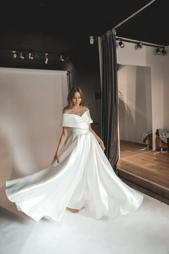 Olivia Bottega Cameron #4 frontface vertical thumbnail