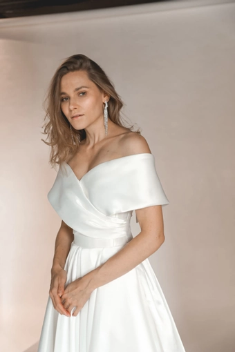 Olivia Bottega Cameron #5 frontface vertical cropped thumbnail