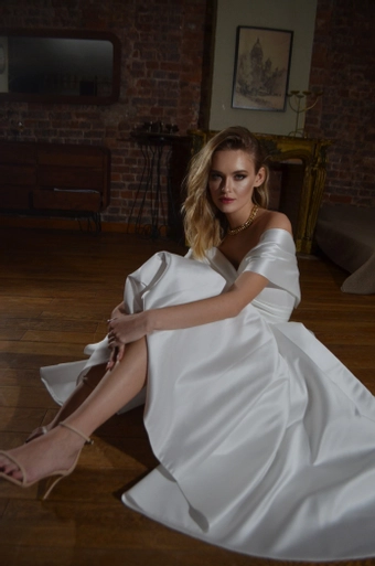 Olivia Bottega Cameron Midi #7 frontface vertical thumbnail