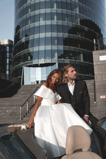 Olivia Bottega Cameron Midi #3 frontface vertical thumbnail