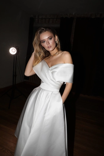 Olivia Bottega Cameron Midi #22 frontface vertical cropped thumbnail