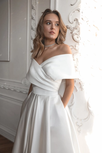 Olivia Bottega Cameron Midi #27 frontface vertical cropped thumbnail