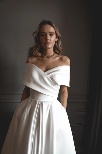 Olivia Bottega Cameron Midi #25 frontface vertical cropped thumbnail