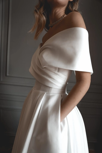 Olivia Bottega Cameron Midi #24 frontface vertical cropped thumbnail