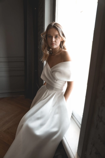 Olivia Bottega Cameron Midi #30 frontface vertical cropped thumbnail