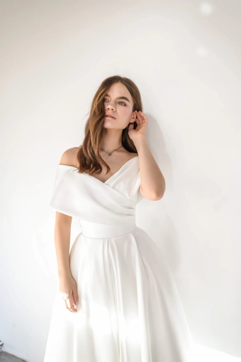 Olivia Bottega Cameron Midi #23 frontface vertical cropped thumbnail