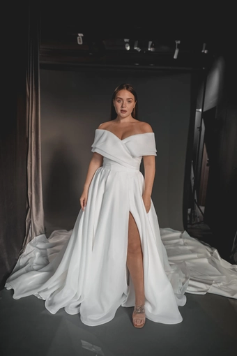 Olivia Bottega Cardi #3 frontface vertical thumbnail