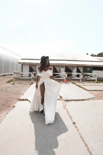 Olivia Bottega Cardi #1 frontface vertical thumbnail