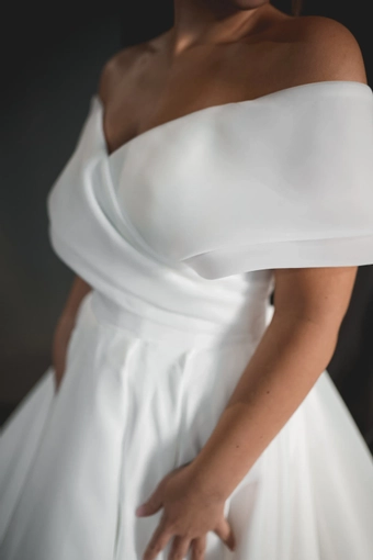 Olivia Bottega Cardi #20 frontface vertical cropped thumbnail