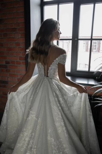 Olivia Bottega Charlotte #18 backface vertical cropped thumbnail