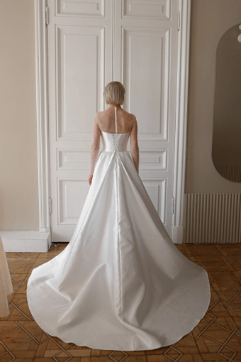 Olivia Bottega Chloe #11 backface vertical thumbnail