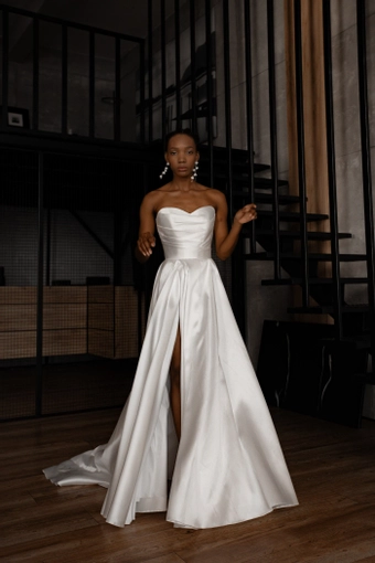 Olivia Bottega Chloe #8 frontface vertical thumbnail