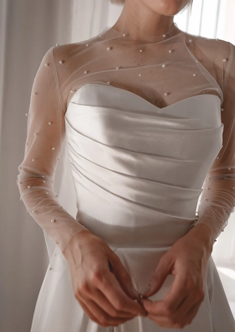 Olivia Bottega Chloe #13 frontface vertical cropped thumbnail