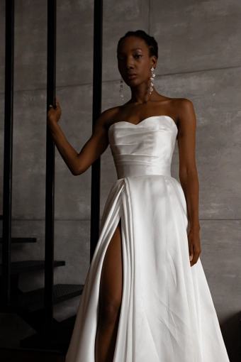 Olivia Bottega Chloe #12 frontface vertical cropped thumbnail