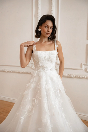 Olivia Bottega Chyanne #13 frontface vertical cropped thumbnail