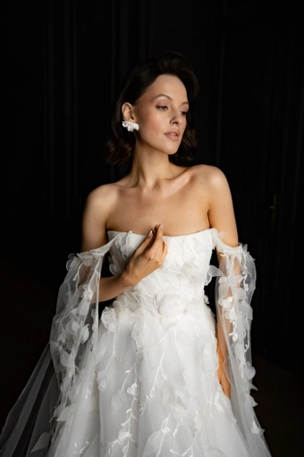 Olivia Bottega Chyanne #10 frontface vertical cropped thumbnail