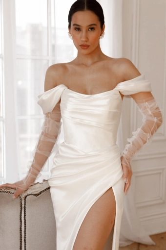 Olivia Bottega Dakota #15 frontface vertical cropped thumbnail