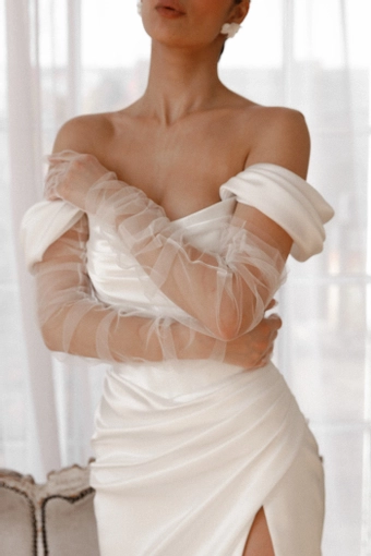 Olivia Bottega Dakota #10 frontface vertical cropped thumbnail