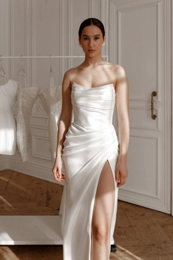 Olivia Bottega Dakota #16 frontface vertical cropped thumbnail