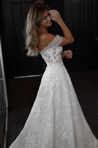 Divon Olivia Bottega #4 vertical cropped thumbnail