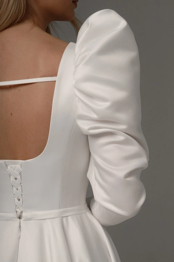 Olivia Bottega Donoma #13 backface vertical cropped thumbnail