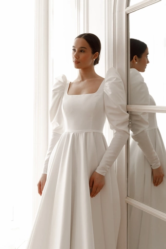 Olivia Bottega Donoma #8 frontface vertical cropped thumbnail