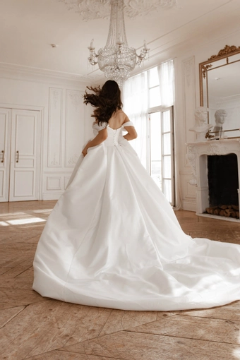 Olivia Bottega Dorothy #10 backface vertical thumbnail