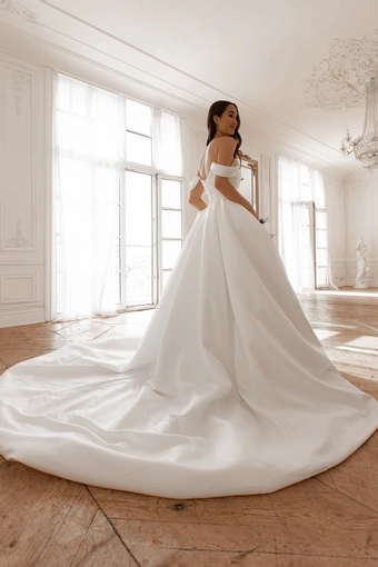 Olivia Bottega Dorothy #12 backface vertical thumbnail