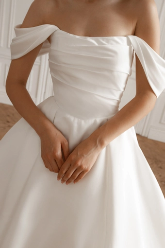 Olivia Bottega Dorothy #17 frontface vertical cropped thumbnail