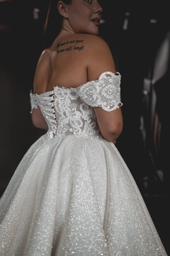 Olivia Bottega Elise #14 backface vertical cropped thumbnail