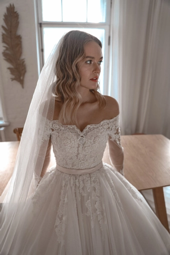 Olivia Bottega Elizabett Deco #18 frontface vertical cropped thumbnail