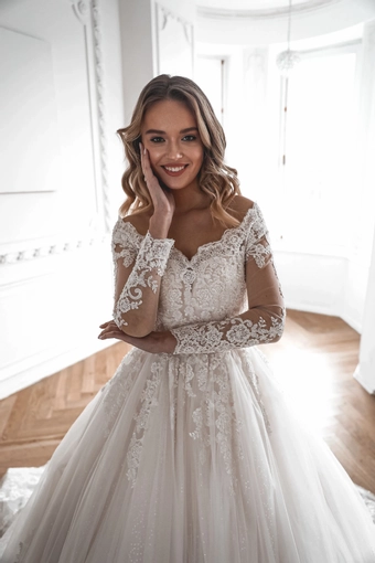 Olivia Bottega Elizabett Deco #17 frontface vertical cropped thumbnail