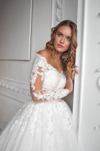 Olivia Bottega Elizabett Deco #21 frontface vertical cropped thumbnail