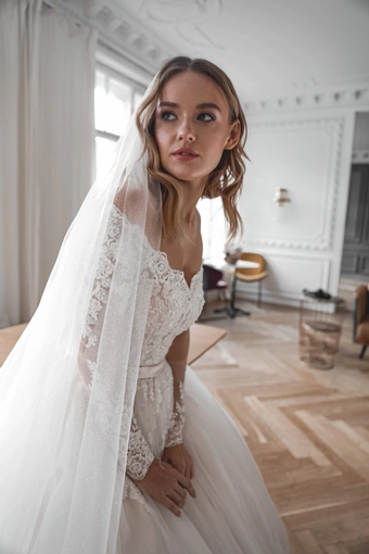 Olivia Bottega Elizabett Deco #15 frontface vertical cropped thumbnail